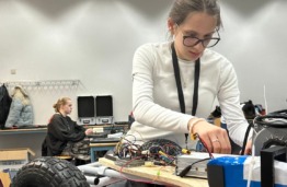 Students took part in the BIP “Design and Build of a Smartphone‑Driven Kart: A Blend of Programming and Mechanics” at EPHEC, Belgium.
