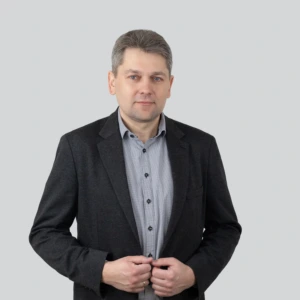 Giedrius Janušas 1 KTU researcher Giedrius Janušas in gray background